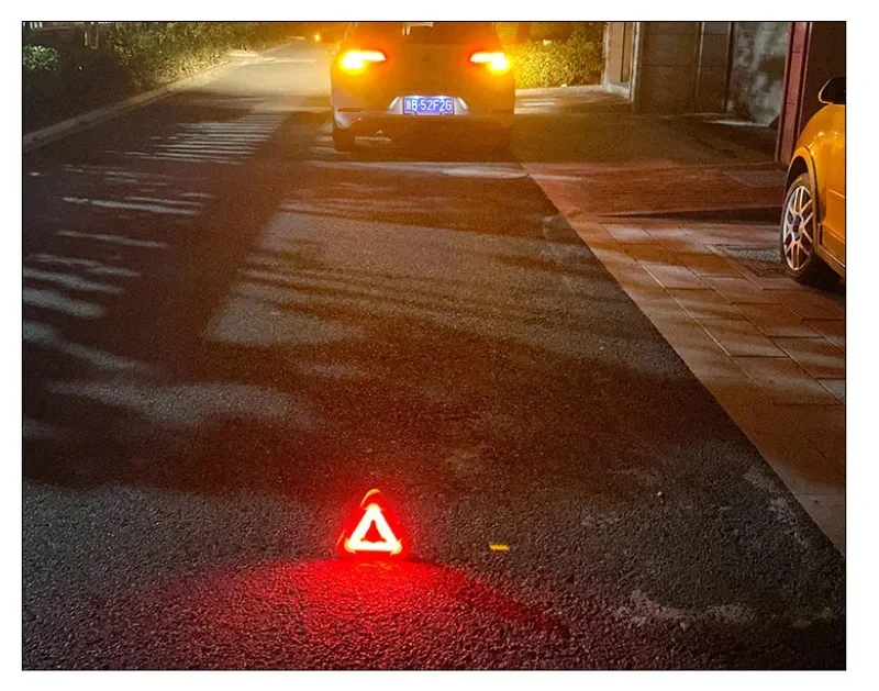 3 in 1 Solar Emergency Triangular Warning Light Safety Emergency Breakdown Alarm Lamp Portable Solar Light For Camping Workin - Image 8
