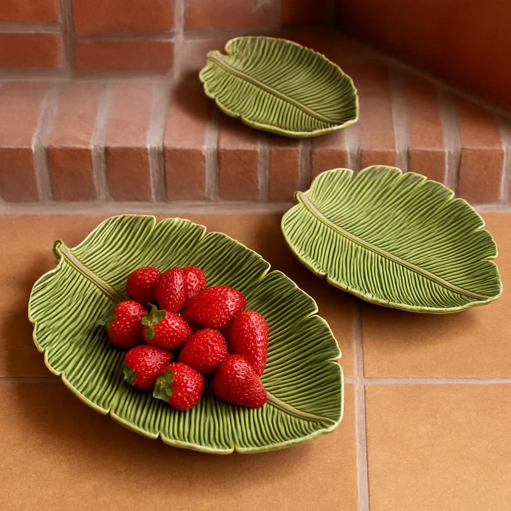 Eco-Friendly Leaf-Shaped Ceramic Serving Plates - Green Natural Design - Image 2