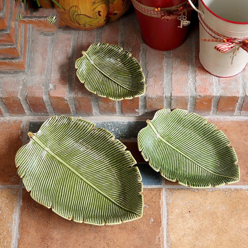 Eco-Friendly Leaf-Shaped Ceramic Serving Plates - Green Natural Design - Image 7