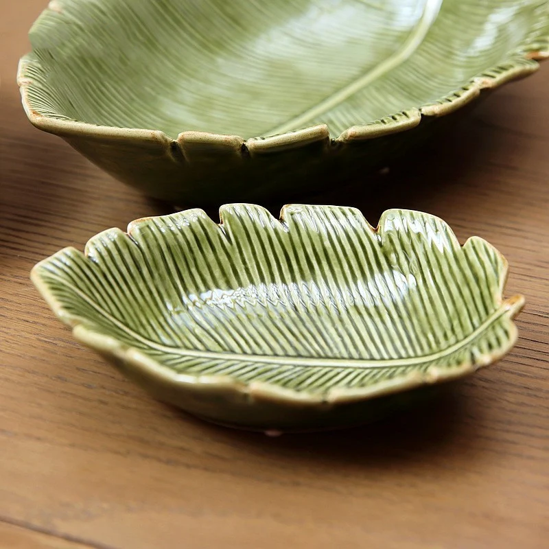 Eco-Friendly Leaf-Shaped Ceramic Serving Plates - Green Natural Design - Image 8
