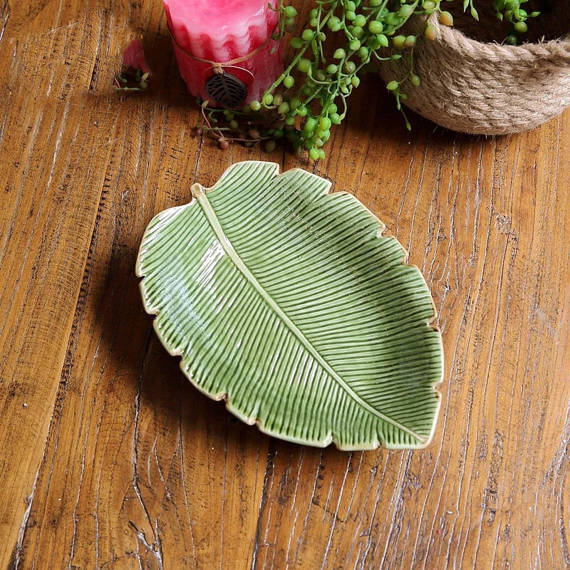 Eco-Friendly Leaf-Shaped Ceramic Serving Plates - Green Natural Design - Image 9