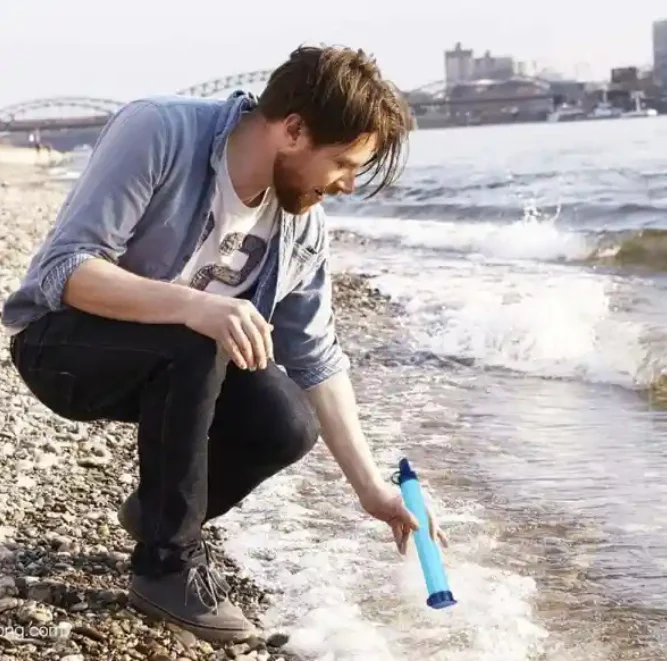 Portable Blue Cylindrical Water Filter for Eco-Friendly Hydration - Image 7